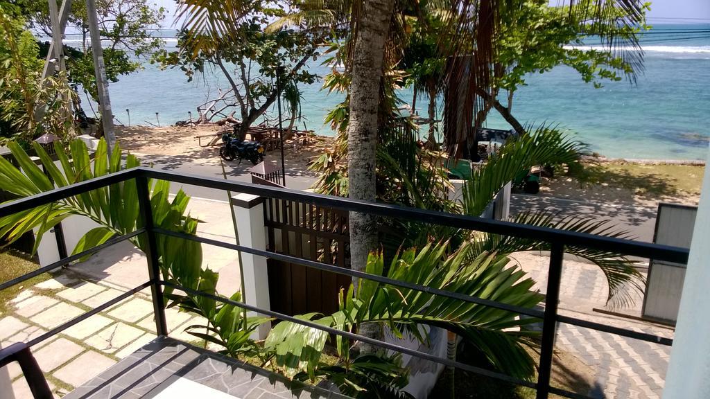 Polhena Coral Reef Resort マータラ エクステリア 写真